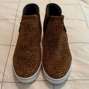 Clarks Leopard Print High Top Sneakers Size 8